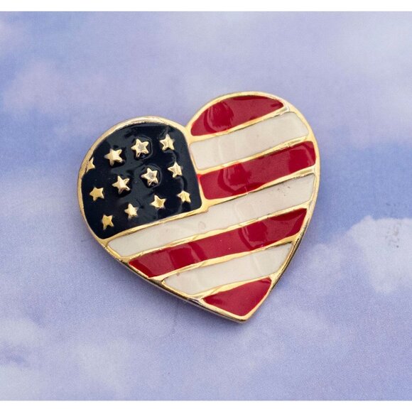 Vintage Art deco Heart Shaped Gold Tone American Flag Brooch - S16 - Picture 1 of 2